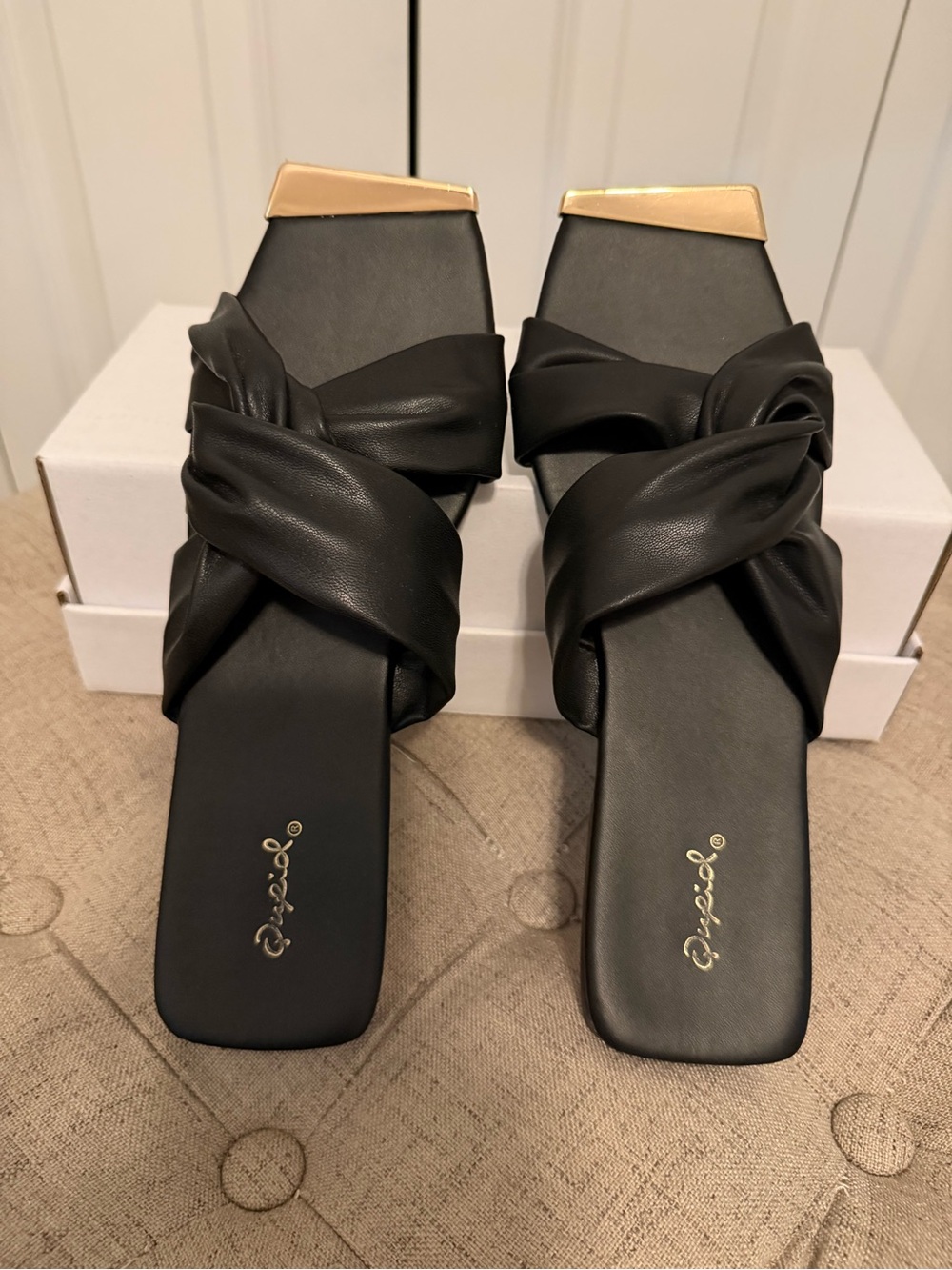 Qupid Black Knotted Slide Sandals with Gold Toe Accent Size 9 FUC